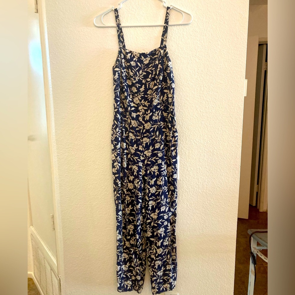 3/$12 Old navy sleeveless jumpsuit